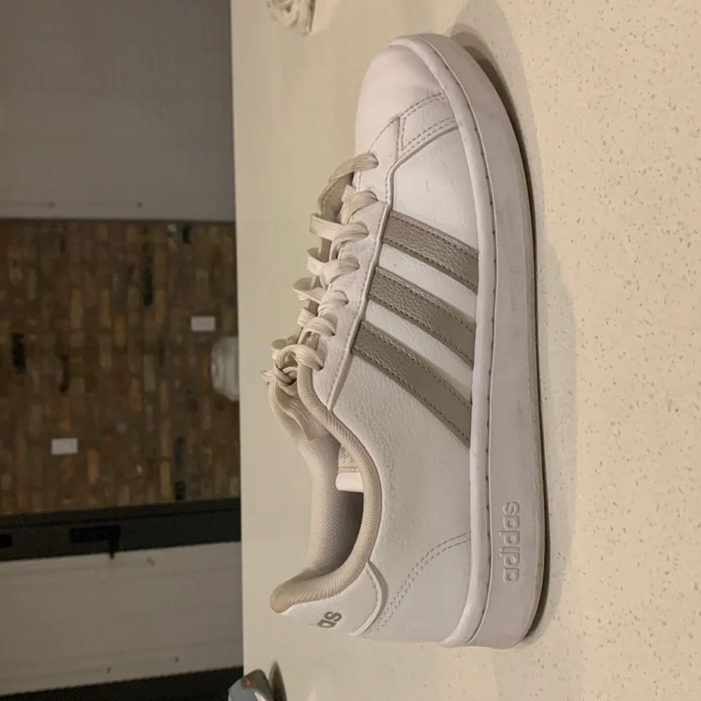 Womens adidas leather shoes - Picture 9 of 9